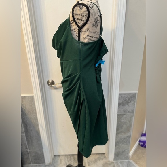 Dark Green Draped Plus Size Cocktail Dress Size 20 - Picture 2 of 4
